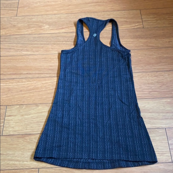Lululemon tank top size 2 - Picture 3 of 4
